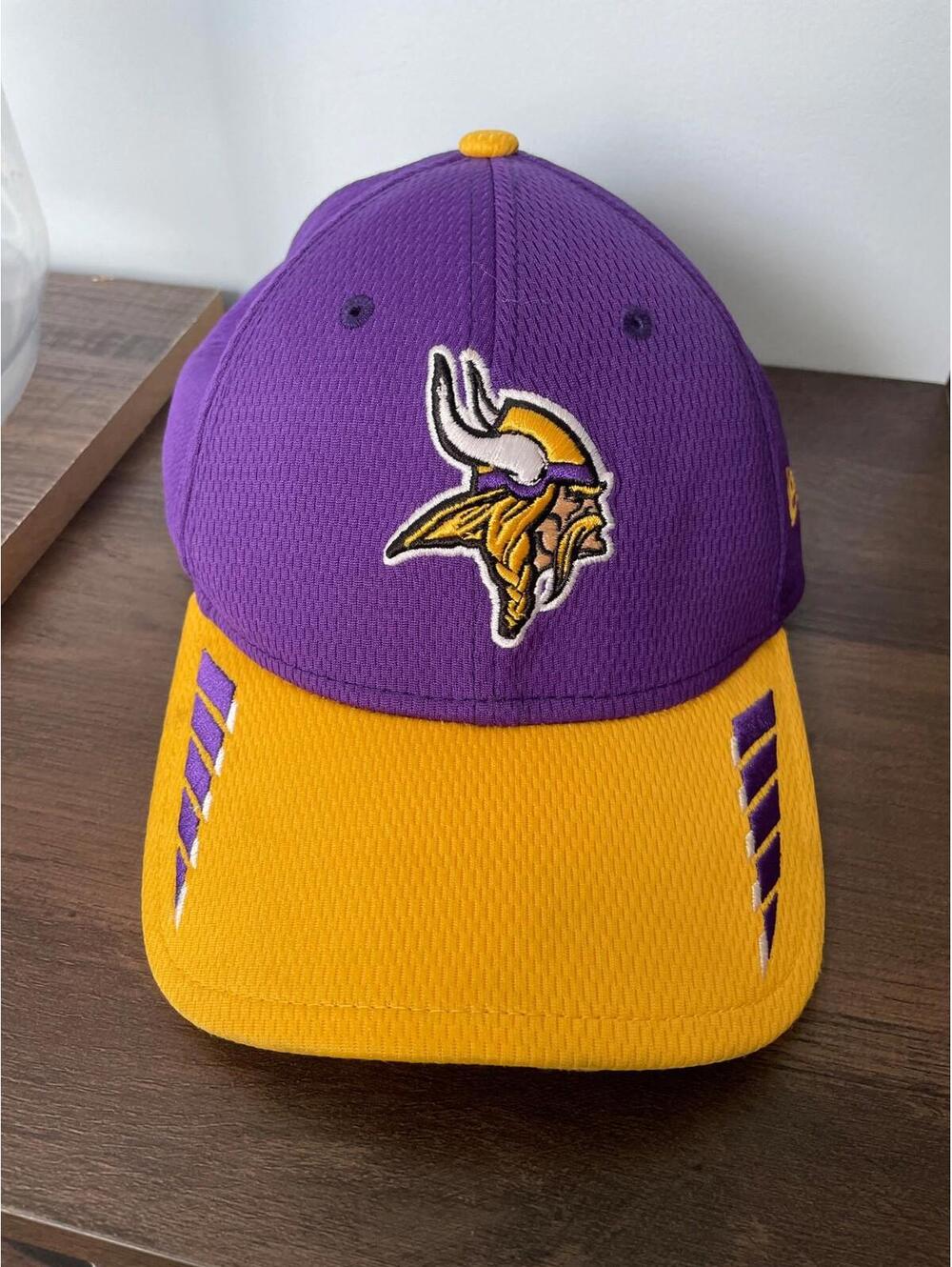 NFL Minnesota Vikings Cap Hat New Era 9Forty Snap Back Purple Yellow Excellent